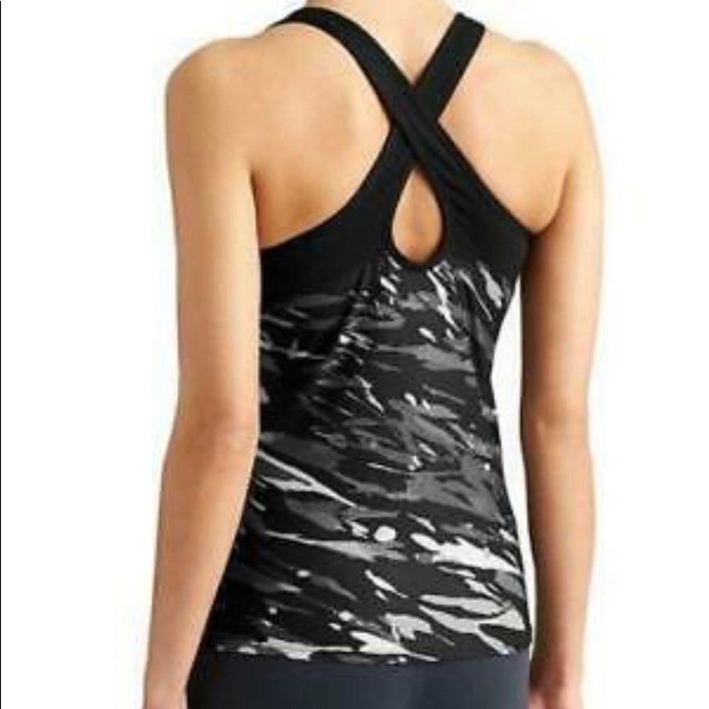 Athleta Fire Swift Top. LARGE